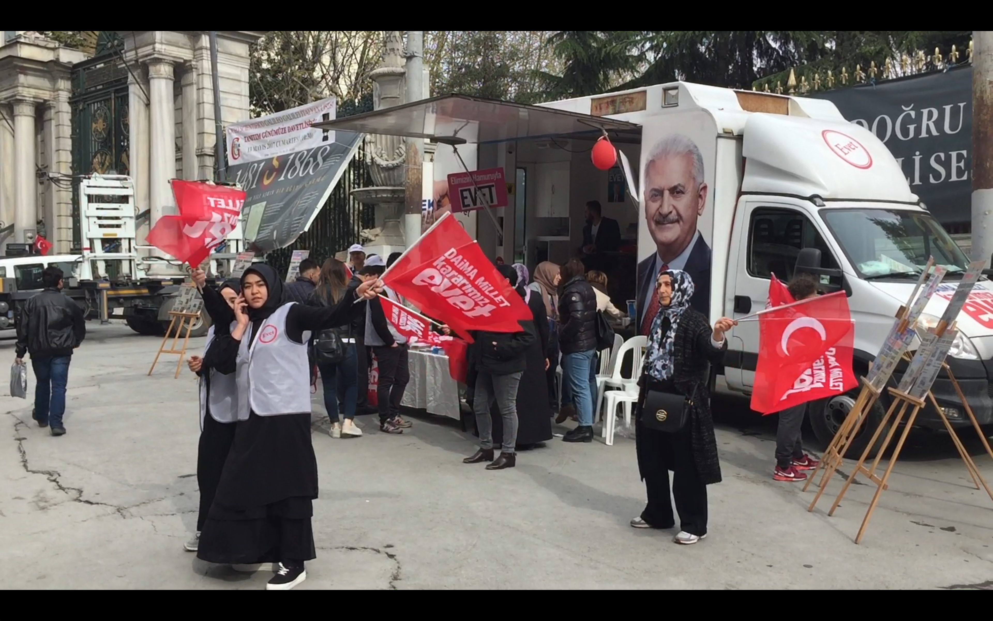 Erdogan supporters on İstiklâl Caddesi.