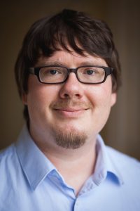 Prof. Dr. Michael Scharkow, geboren in Schwerin und zuletzt an der Universität Hohenheim am Institut für Kommunikationswissenschaften beschäftigt; ist im Februar der Berufung an den Lehrstuhl für Kommunikationswissenschaft der ZU mit dem Schwerpunkt Digitale Kommunikation gefolgt. Nach dem Publizistik- und Kommunikationswissenschaftsstudium an der FU Berlin promovierte er an der Universität der Künste Berlin mit dem Thema „Inhaltsanalyse und maschinelles Lernen“. Aktuell befasst Scharkow sich mit Aspekten der Wirkung und Nutzung digitaler Medien im Alltag; kritischen Phänomenen wie Cyber-Mobbing und Computerspielsucht sowie Big (and Small) Data. Seine Monographie „Autmoatische Inhaltsanalyse und maschinelles Lernen“ ist 2012 bei epubli erschienen. (Quelle: https://www.zu.de/universitaet/presse/pressemitteilungen/berufung-scharkow.php)