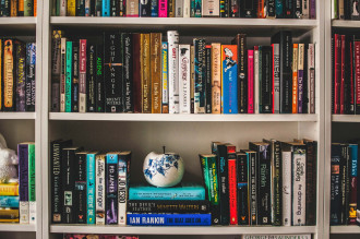 Bücherregal