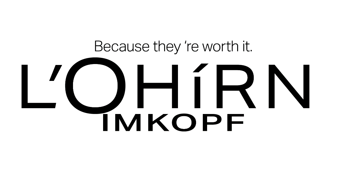 Bild zeigt eine angepasste Version des bekannten Slogans der Marke Loreal Paris. Der Slogan lautet eigentlich "Because we are worth it" (in Dt. "Weil wir es uns wert sind"). Hier zeigt der Schriftzug anstattdessen: "Because they're worth it" gefolgt von "L'o Hirn im Kopf", in Anspielung auf die im Text vertretende Meinung, dass existenzielle Fragen es wert sind, sich über sie den Kopf zerbrechen.